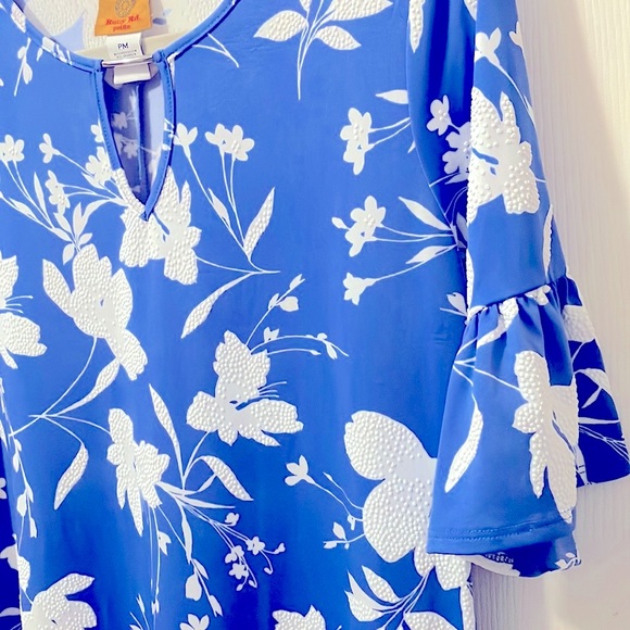 Ruby Rd Petite M puff print flutter sleeve dress in light blue and white floral. - Picture 4 of 8